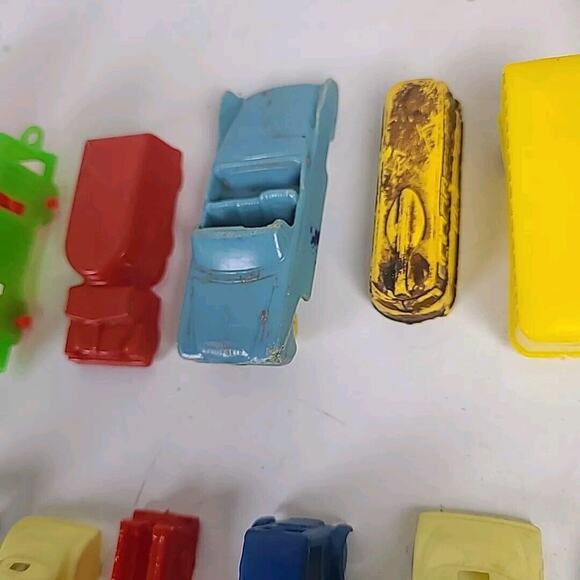 Vintage Plastic Car 1950s 60s Yellow Plymouth USA Great Britain MPC lot of 57 - Picture 12 of 13